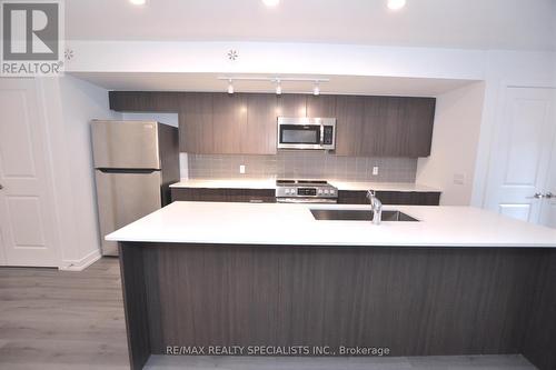 123 - 3066 Sixth Line, Oakville, ON - Indoor Photo Showing Kitchen With Stainless Steel Kitchen With Double Sink With Upgraded Kitchen