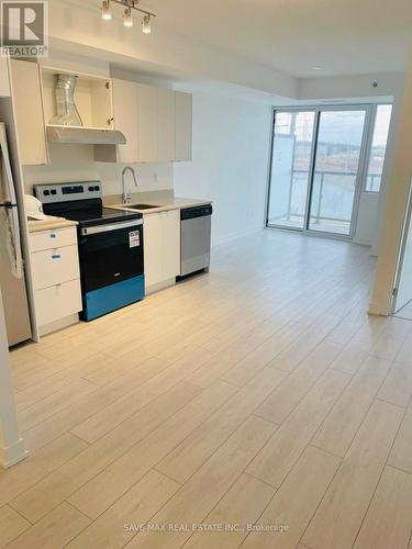 B412 - 3200 Dakota Common, Burlington, ON - Indoor Photo Showing Kitchen With Stainless Steel Kitchen