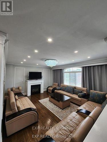 72 Headwater Crescent, Richmond Hill (Oak Ridges), ON - Indoor Photo Showing Living Room With Fireplace