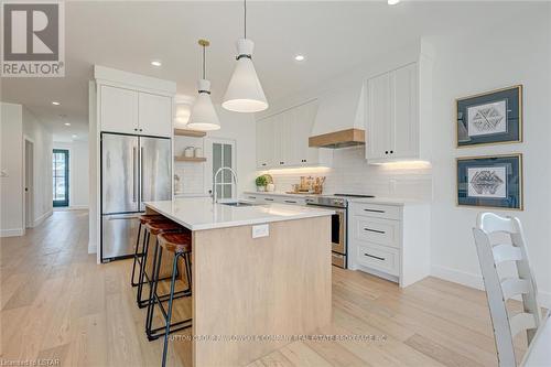 91 Allister Drive, Middlesex Centre (Kilworth), ON - Indoor Photo Showing Kitchen With Upgraded Kitchen