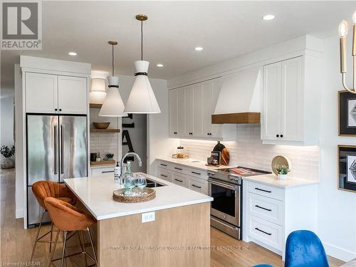 91 Allister Drive, Middlesex Centre (Kilworth), ON - Indoor Photo Showing Kitchen With Upgraded Kitchen