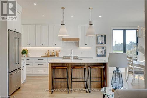 91 Allister Drive, Middlesex Centre (Kilworth), ON - Indoor Photo Showing Kitchen With Upgraded Kitchen