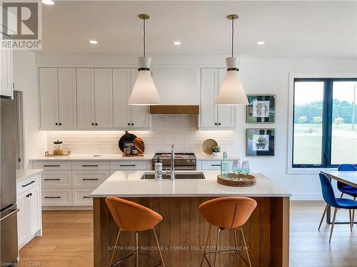 91 Allister Drive, Middlesex Centre (Kilworth), ON - Indoor Photo Showing Kitchen With Upgraded Kitchen