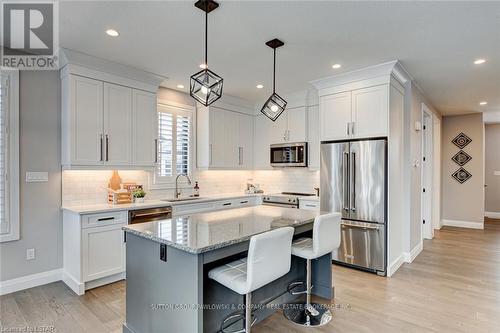 60 Allister Drive, Middlesex Centre (Kilworth), ON - Indoor Photo Showing Kitchen With Upgraded Kitchen