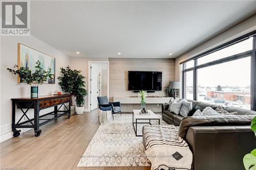 60 Allister Drive, Middlesex Centre (Kilworth), ON - Indoor Photo Showing Living Room