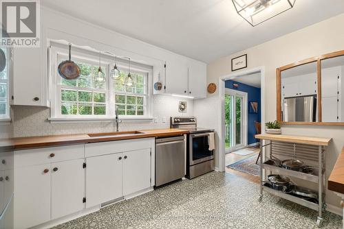 18 Lesley Drive, Belleville, ON - Indoor Photo Showing Kitchen