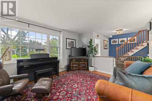 18 Lesley Drive, Belleville, ON - Indoor Photo Showing Living Room