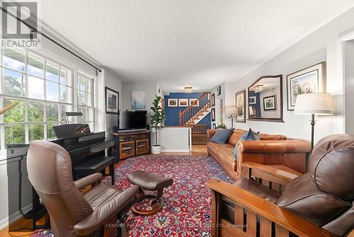 18 Lesley Drive, Belleville, ON - Indoor Photo Showing Living Room