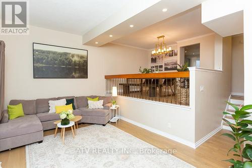 23 - 400 Bloor Street, Mississauga (Mississauga Valleys), ON - Indoor Photo Showing Living Room