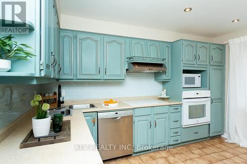 23 - 400 Bloor Street, Mississauga, ON - Indoor Photo Showing Kitchen With Double Sink