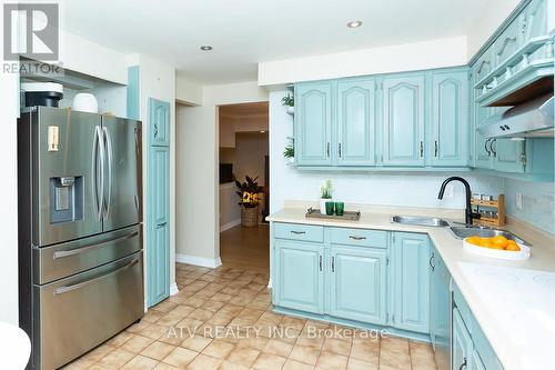 23 - 400 Bloor Street, Mississauga (Mississauga Valleys), ON - Indoor Photo Showing Kitchen With Double Sink