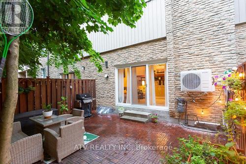 23 - 400 Bloor Street, Mississauga (Mississauga Valleys), ON - Outdoor