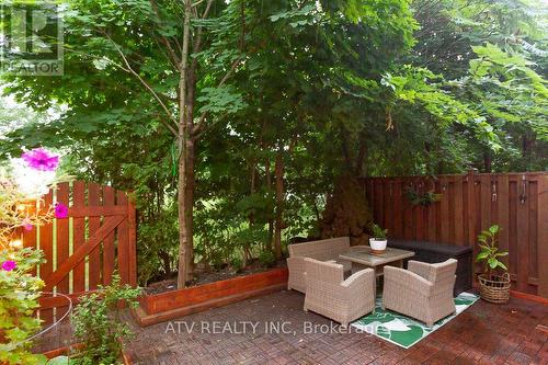 23 - 400 Bloor Street, Mississauga (Mississauga Valleys), ON - Outdoor