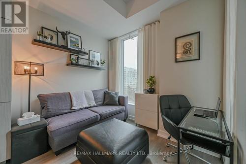 611 - 6 Parkwood Avenue, Toronto (Casa Loma), ON - Indoor Photo Showing Living Room