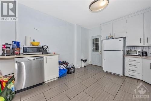 226-228 St Andrew Street, Ottawa, ON - Indoor Photo Showing Kitchen