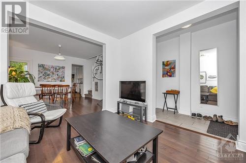 226-228 St Andrew Street, Ottawa, ON - Indoor Photo Showing Living Room