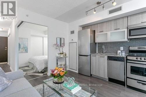 723 - 36 Lisgar Street, Toronto (Trinity-Bellwoods), ON - Indoor Photo Showing Kitchen