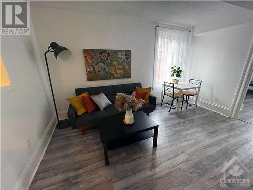 79 Goulburn Avenue Unit#3, Ottawa, ON - Indoor Photo Showing Living Room