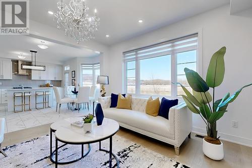 20 Marlene Johnstone Drive, East Gwillimbury, ON - Indoor Photo Showing Living Room