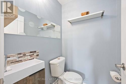 111 - 256 Royal York Road, Toronto (Mimico), ON - Indoor Photo Showing Bathroom