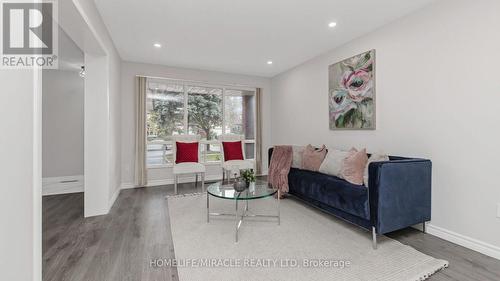 1575 Shale Oak Mews, Mississauga (Rathwood), ON - Indoor Photo Showing Living Room