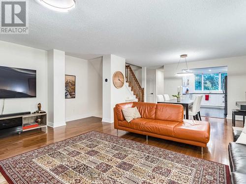 1451 Credit Woodlands Court, Mississauga (Erindale), ON - Indoor Photo Showing Living Room