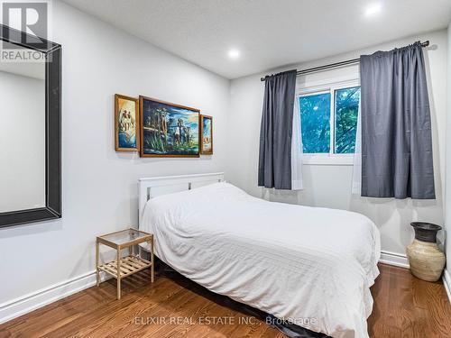 1451 Credit Woodlands Court, Mississauga, ON - Indoor Photo Showing Bedroom