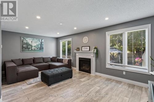 50 Crimson Crescent, London, ON - Indoor Photo Showing Living Room With Fireplace