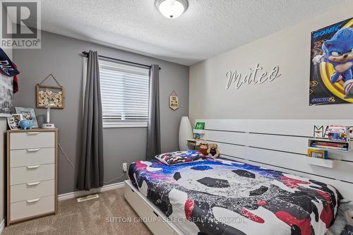 50 Crimson Crescent, London, ON - Indoor Photo Showing Bedroom