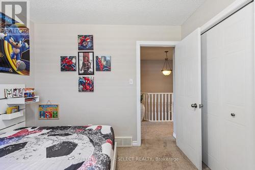 50 Crimson Crescent, London, ON - Indoor Photo Showing Bedroom