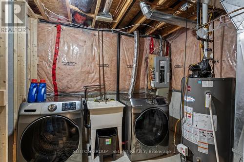 50 Crimson Crescent, London, ON - Indoor Photo Showing Laundry Room