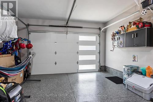 50 Crimson Crescent, London, ON - Indoor Photo Showing Garage