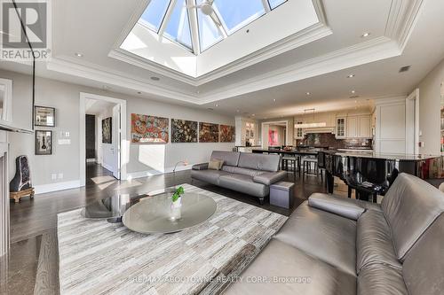 404 - 261 Church Street, Oakville, ON - Indoor Photo Showing Living Room