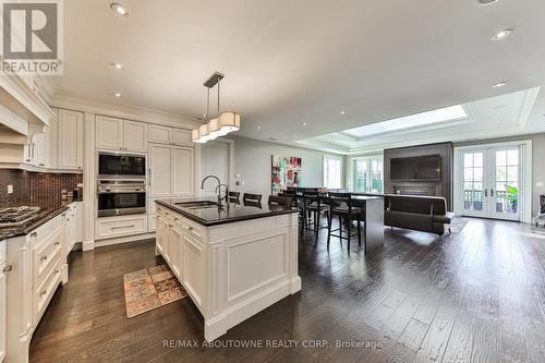 404 - 261 Church Street, Oakville, ON - Indoor Photo Showing Kitchen With Upgraded Kitchen