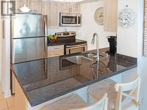 3011 - 4978 Yonge Street, Toronto, ON - Indoor Photo Showing Kitchen With Double Sink With Upgraded Kitchen