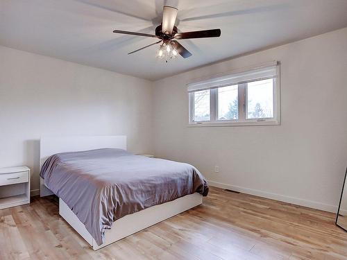 Chambre Ã  coucher principale - 54 Rue Veilleux, Saint-Jean-Sur-Richelieu, QC - Indoor Photo Showing Bedroom