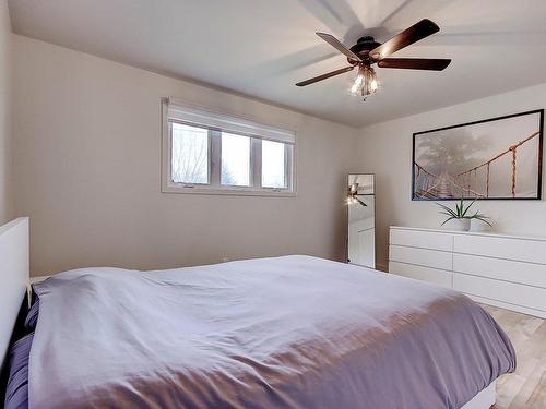 Chambre Ã  coucher principale - 54 Rue Veilleux, Saint-Jean-Sur-Richelieu, QC - Indoor Photo Showing Bedroom