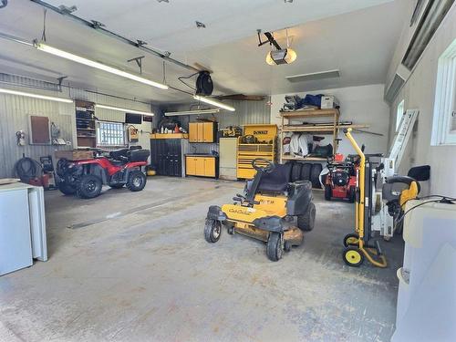 Garage - 390 Ch. Harlaka, Lévis (Desjardins), QC - Indoor Photo Showing Garage