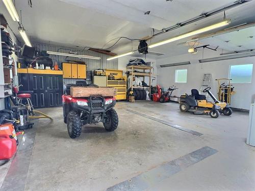 Garage - 390 Ch. Harlaka, Lévis (Desjardins), QC - Indoor Photo Showing Garage