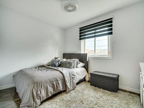 Chambre Ã Â coucher - 2204 Rue Mélisande, Laval (Saint-François), QC - Indoor Photo Showing Bedroom