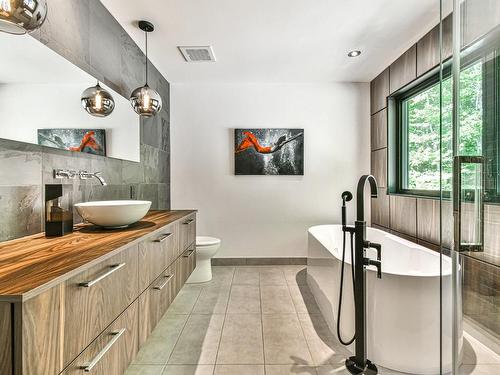 Ensuite bathroom - 700 Mtée De L'Adret, Sainte-Adèle, QC - Indoor Photo Showing Bathroom