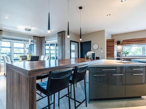 Kitchen - 15 Rue Arthur-Beaudry, Sherbrooke (Brompton/Rock Forest/Saint-Élie/Deauville), QC - Indoor Photo Showing Kitchen With Upgraded Kitchen