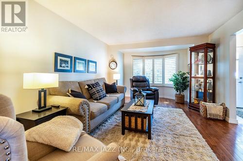 102 - 10 Bassett Boulevard, Whitby (Pringle Creek), ON - Indoor Photo Showing Living Room