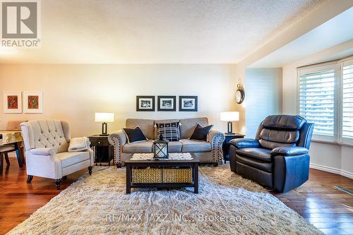 102 - 10 Bassett Boulevard, Whitby (Pringle Creek), ON - Indoor Photo Showing Living Room