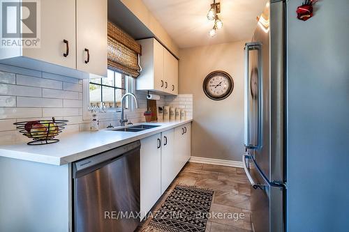 102 - 10 Bassett Boulevard, Whitby (Pringle Creek), ON - Indoor Photo Showing Kitchen With Stainless Steel Kitchen With Double Sink