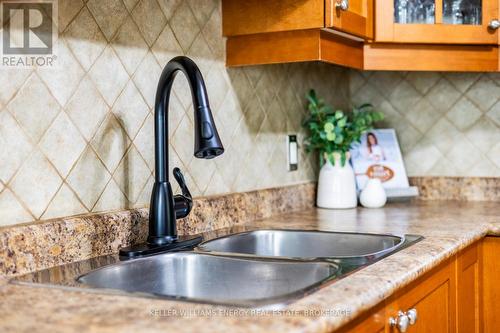 31 - 1087 Ormond Drive, Oshawa (Samac), ON - Indoor Photo Showing Kitchen With Double Sink