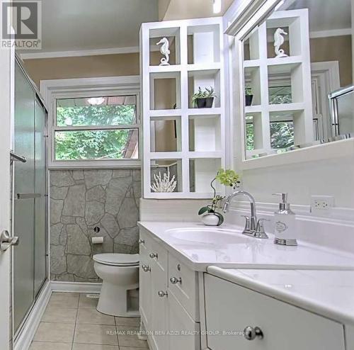 49 Don Mor Drive, Newmarket (Central Newmarket), ON - Indoor Photo Showing Bathroom