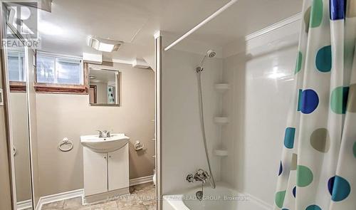 49 Don Mor Drive, Newmarket (Central Newmarket), ON - Indoor Photo Showing Bathroom