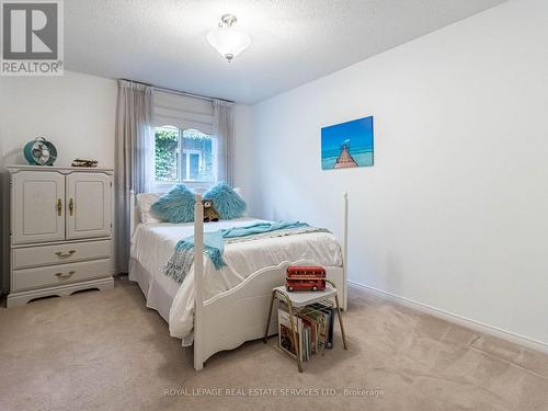 52 Hood Crescent, Brampton (Fletcher'S West), ON - Indoor Photo Showing Bedroom