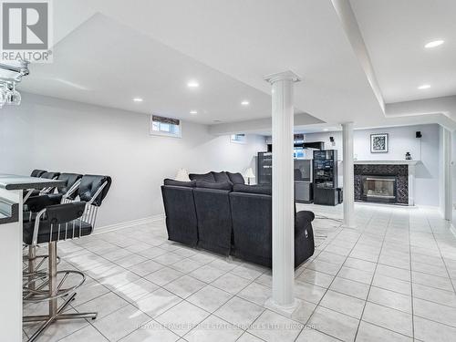 52 Hood Crescent, Brampton (Fletcher'S West), ON - Indoor